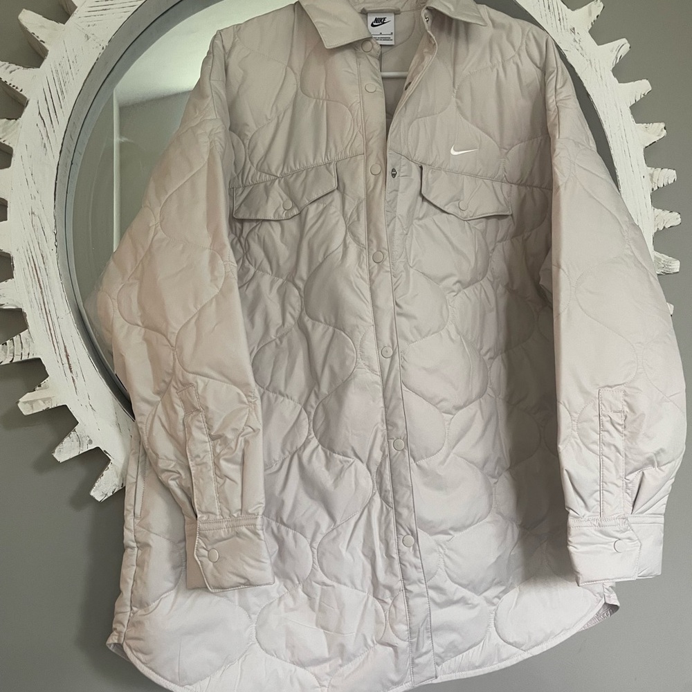 Nike Women's Puffer Jacket - Light Beige